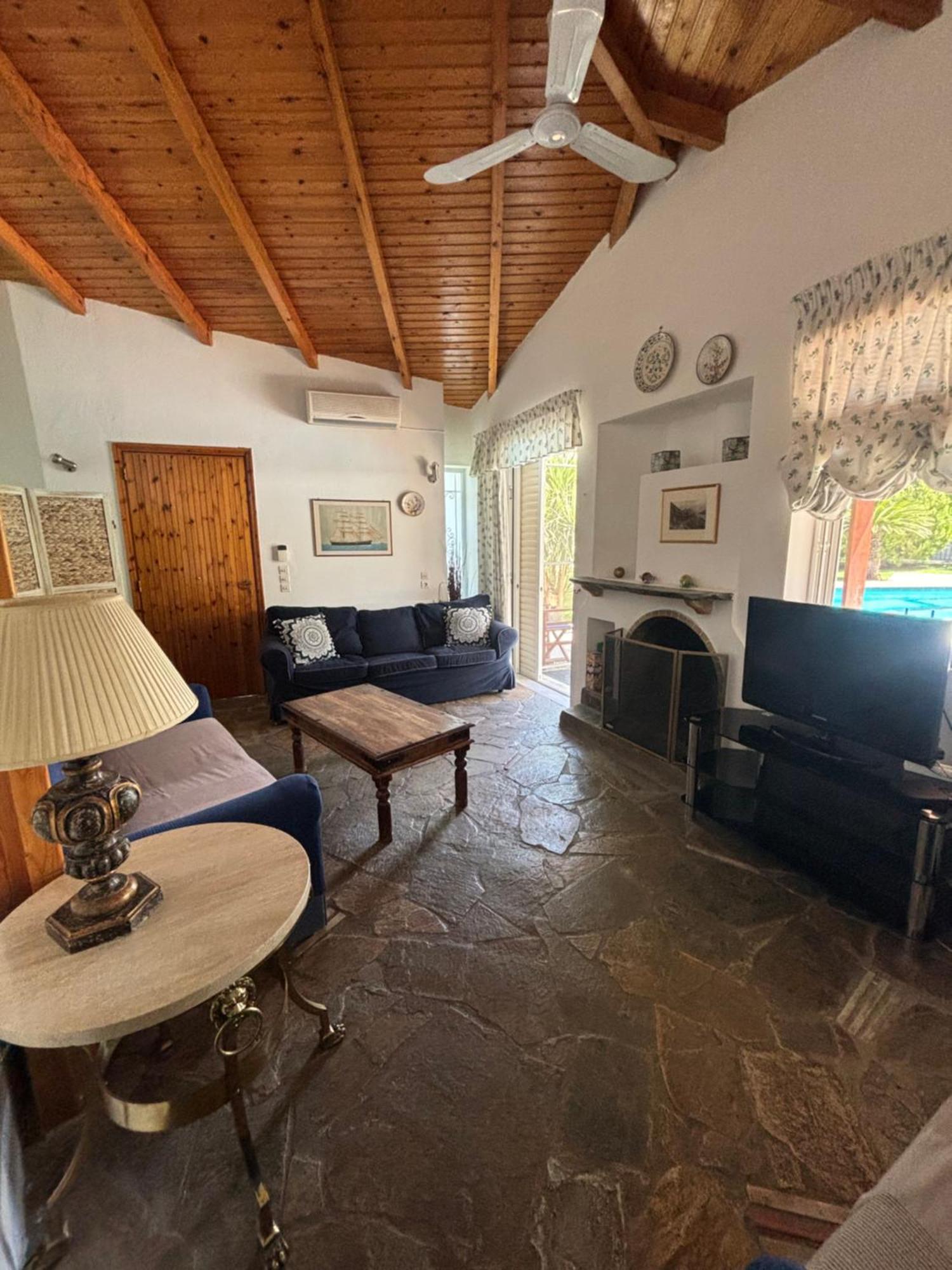 Country House With Pool And Big Garden Oropos Dış mekan fotoğraf